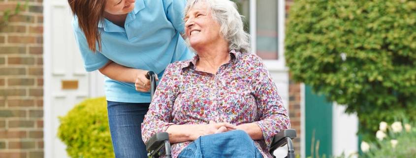 Benefici tecnologia anziani e badante