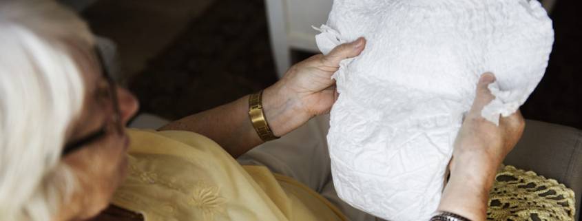 incontinenza anziani aes domicilio badante convivente